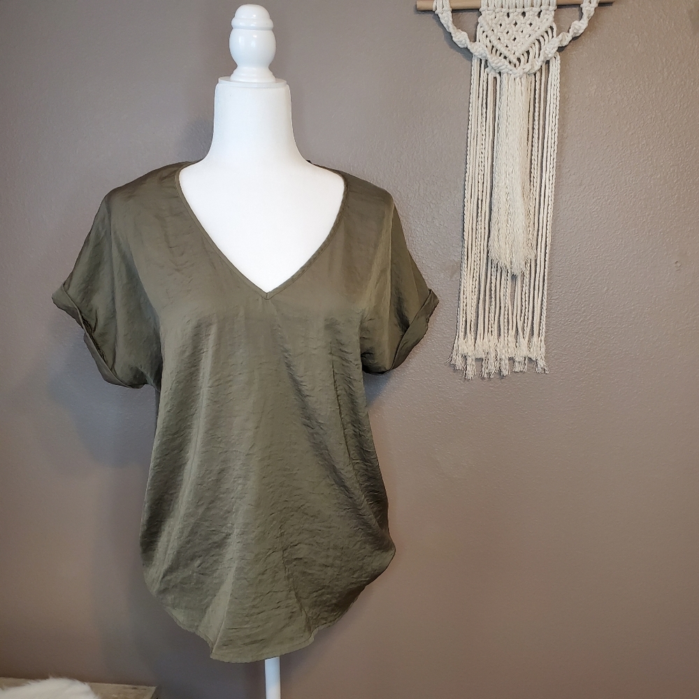Forever 21 Olive V-Neck Top Sz M